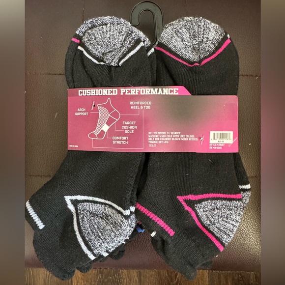 Zone in Woman’s socks sizes 9-11 - Picture 2 of 3